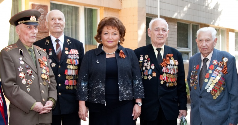 Татьяна Бахтеева поздравила ветеранов и участников войны с Днем освобождения Донбасса