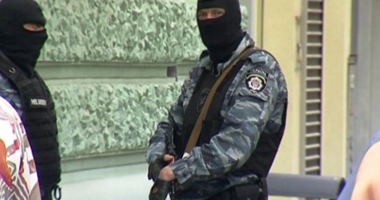 Донецкие журналисты рассказали как автоматчики увезли их от кортежа Януковича в подвал (обновлено) ВИДЕО