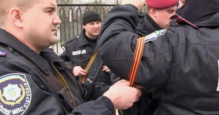 Донецкая милиция на службе сепаратистов. За счет Януковича? ВИДЕО