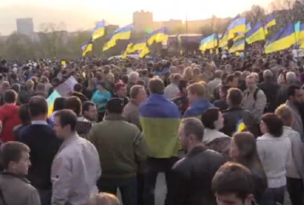 На митинг за единство Украины в Донецке пришли около 3 тыс. людей - обновлено
