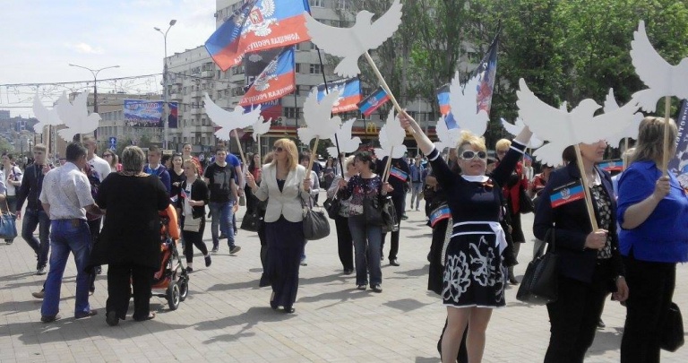 В Донецк привезли «празднующих» годовщину псевдореферендума