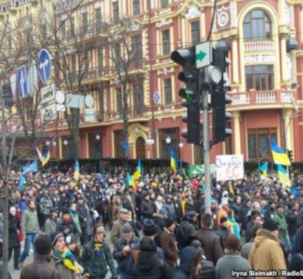 Участники митинга возле АП требуют отставки украинской власти