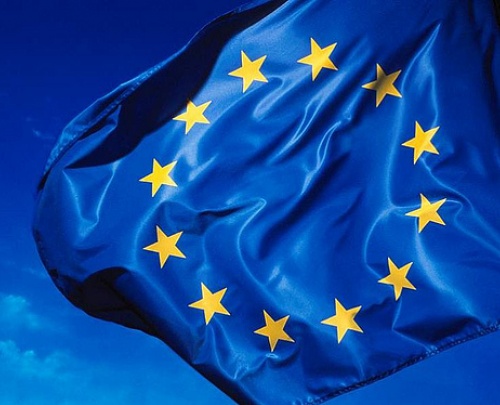 Донецкий суд запретил 7 ноября выходить с флагами Европейского Союза в центр города