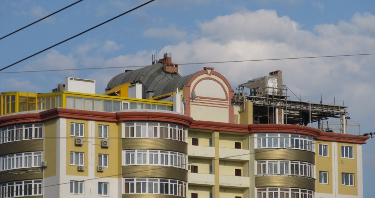 Новострой не в радость: жильцам дома в центре Донецка угрожает опасность
