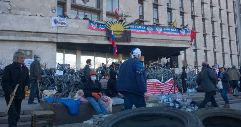 Сепаратисты в Донецкой ОГА готовятся к штурму и формируют 