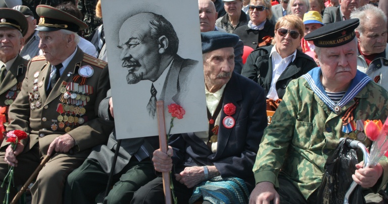 В Донецке на улицу вынесли Ленина и Сталина (ФОТО, ВИДЕО)