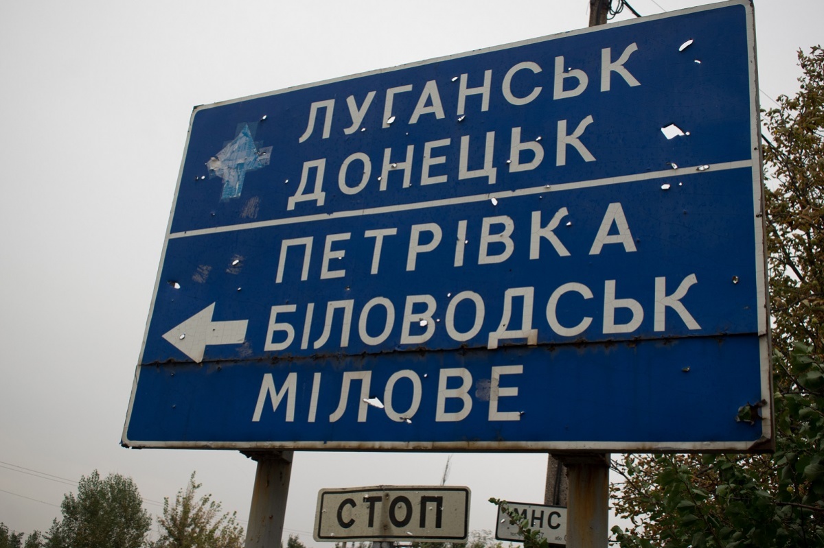 Сутки в пути: как люди выбираются из Донецка в Мариуполь через Россию
