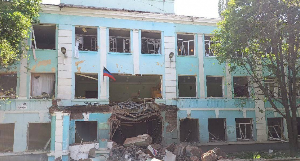 Школа №22 в Донецке после обстрела 30 мая. Фото из соцсетей
