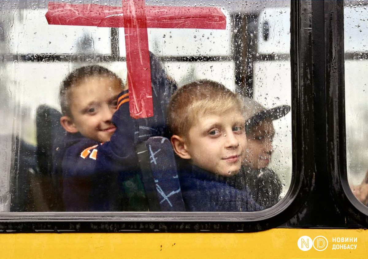 Дети из Торецка во время эвакуации, август 2022. Фото: Виктория Рощина / Новости Донбасса