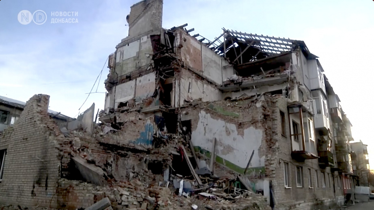 Разрушенный обстрелом дом в Лимане, Донецкая область. Фото: Новости Донбасса