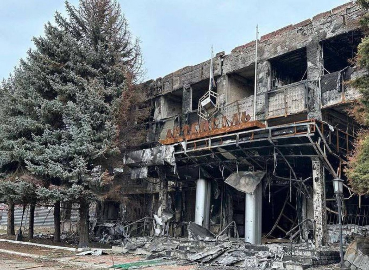 Разрушенный офис предприятия «Артемсоль» в Соледаре. Фото: соцсети