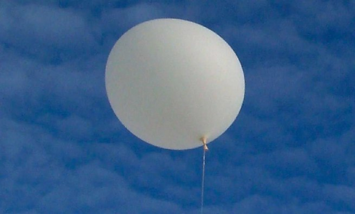 Воздушный шар в небе над Украиной. Фото: соцсети