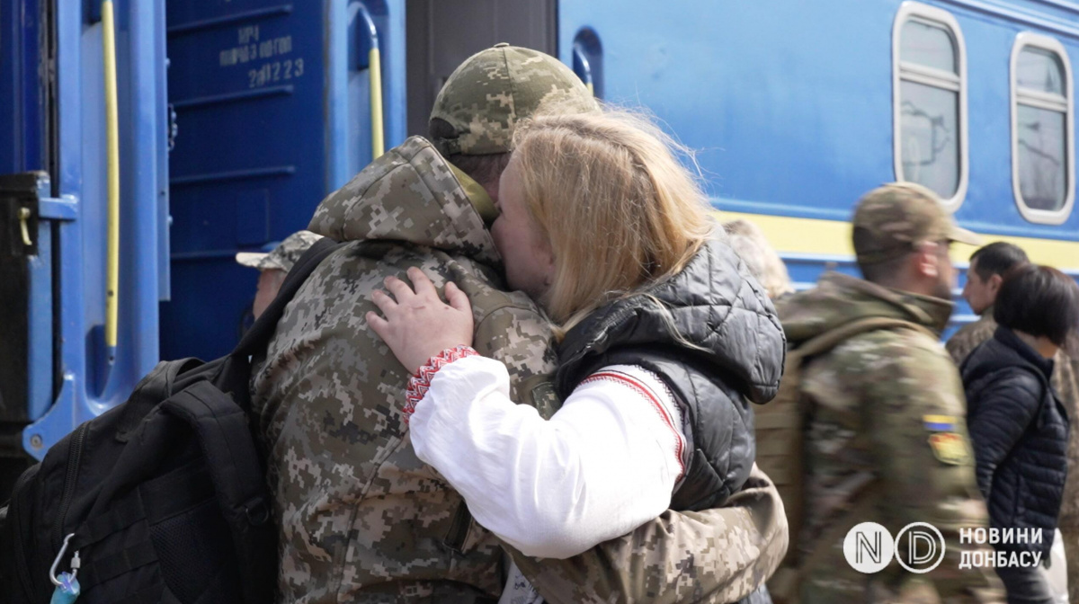 Зустріч військового з близькою людиною. Ілюстративне фото / Новини Донбасу