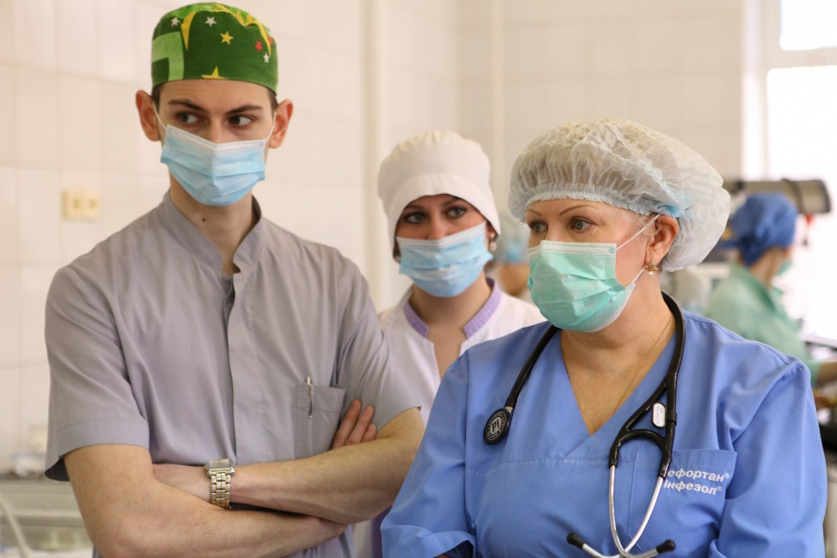 Медичні працівники травматологічного центру Донецька. Фото: соцмережі