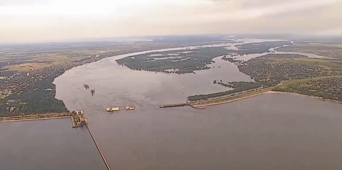 Последствия уничтожения плотины Каховской ГЭС. Фото: кадр видео из соцсетей