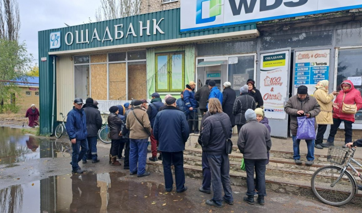 Повернення ідентифікації переселенців в Ощадбанку викликало багато питань. Фото: Донецька ОВА