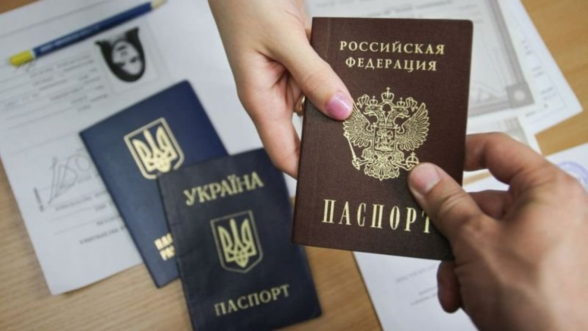 Багатьох жителів тимчасово окупованих територій змусили оформляти російські документи 