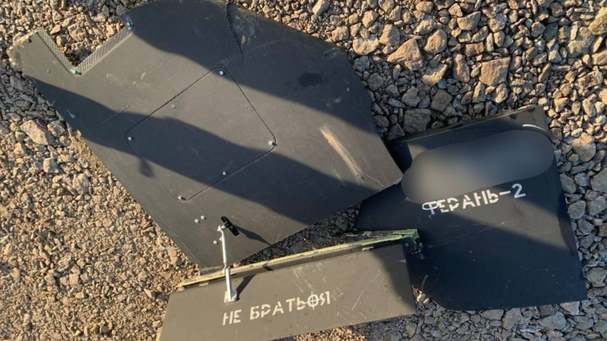 Обломки черного «Шахеда», сбитого над Киевом. Фото: Соцсети