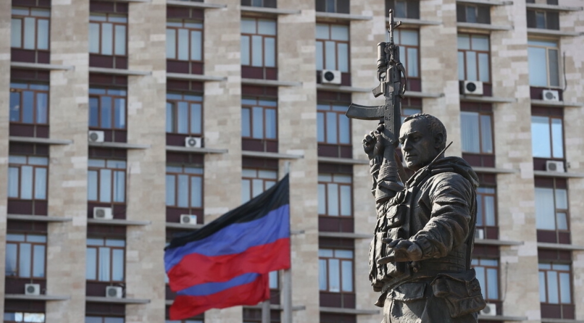 Меморіал «Захистникам Донбасу» у центрі Донецька. Фото: «ДАН»