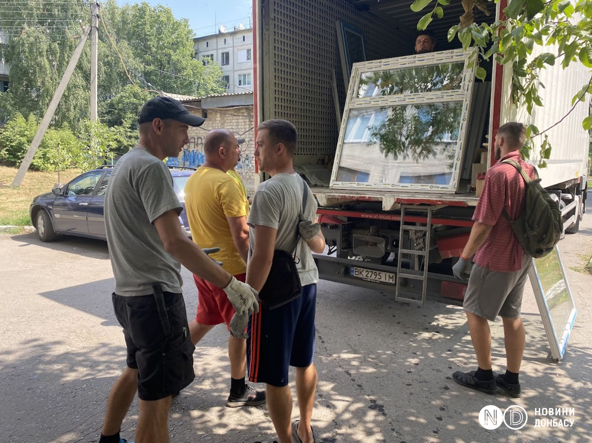 Совсем скоро окна установят в домах. Фото: Новости Донбасса