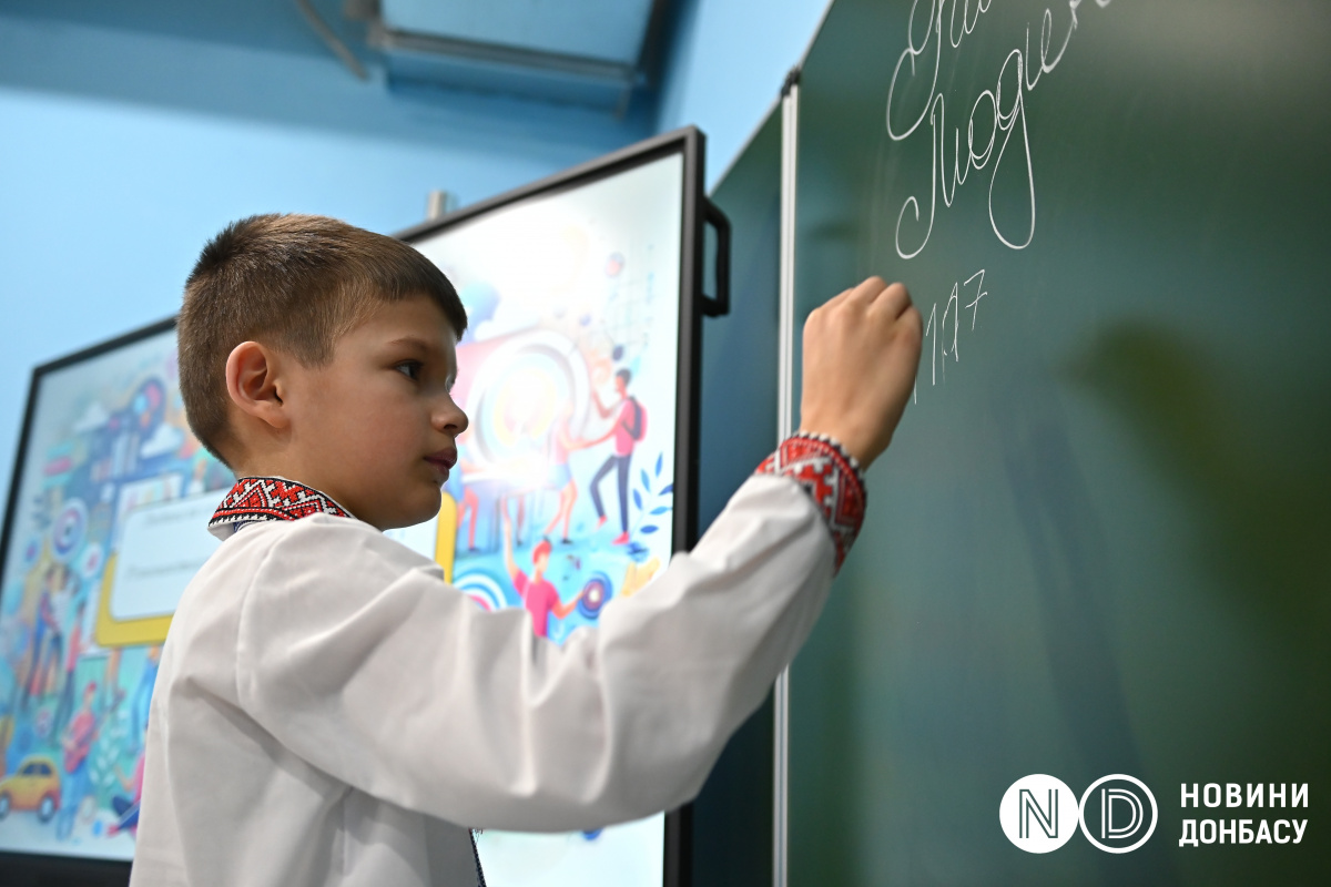 Учень у підземній школі у Харкові. Фото: Новини Донбасу