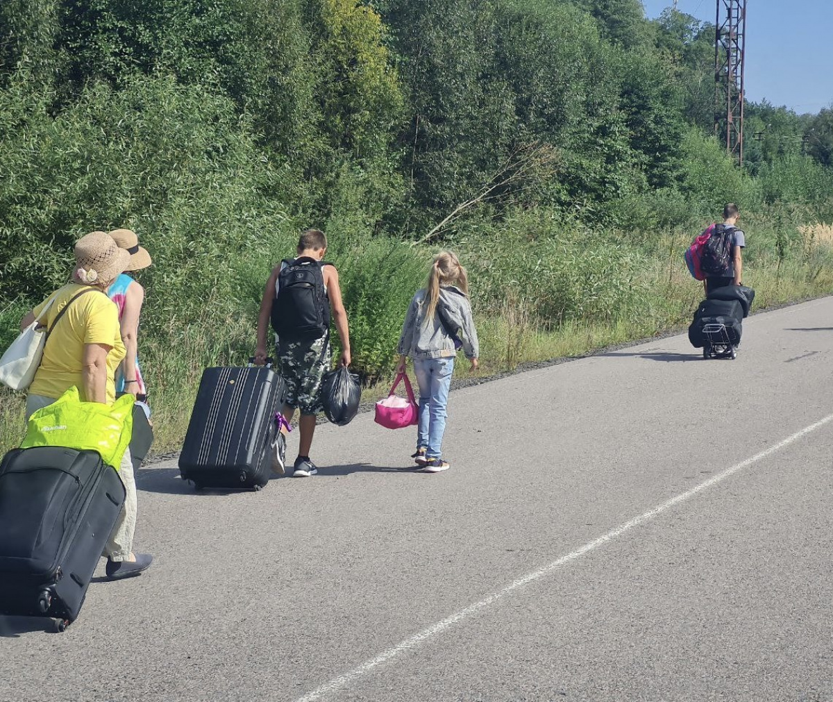 Шлях у вільну Україну. Фото: Helping to Leave 