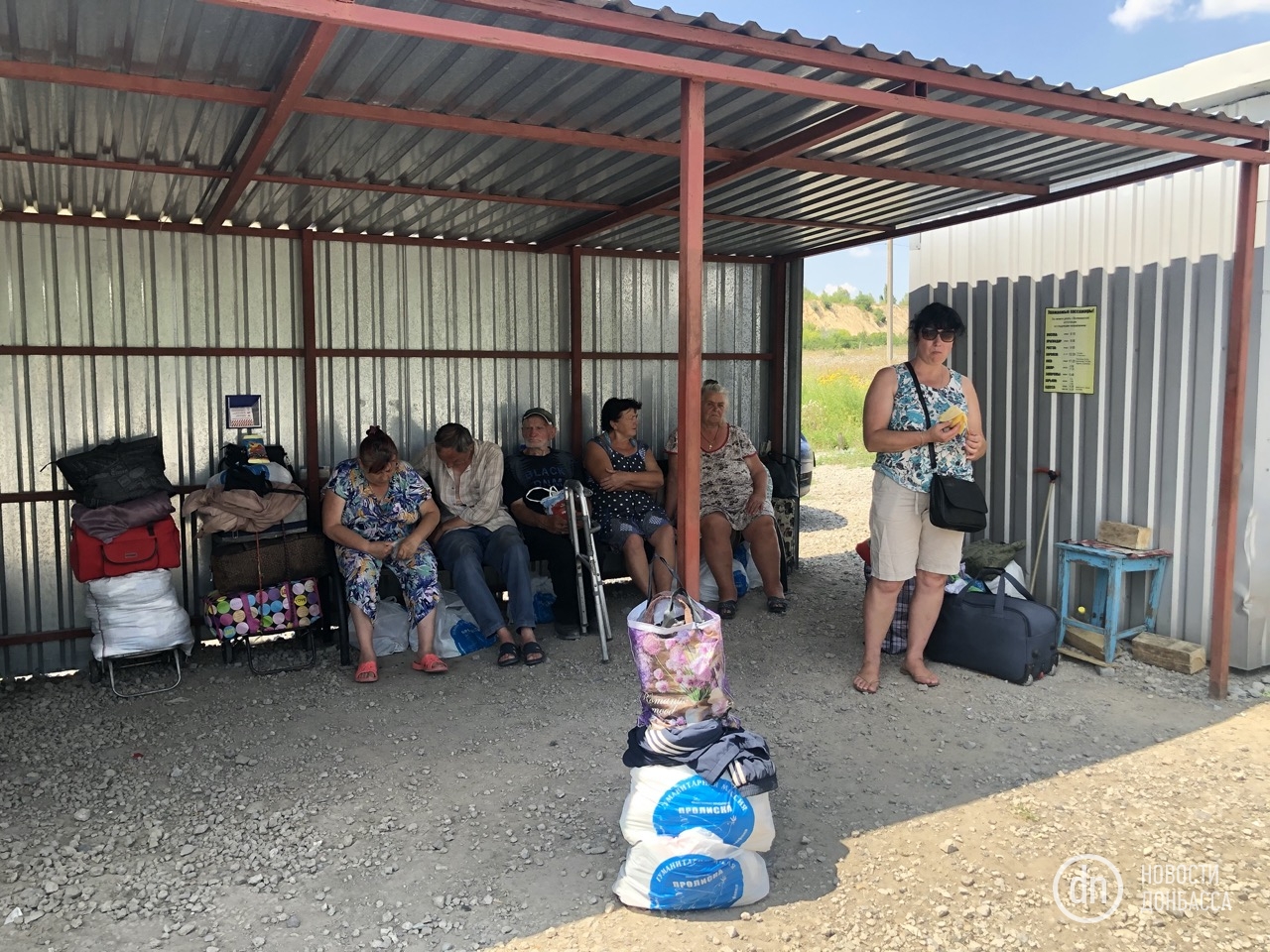 Ад в шалаше: под Донецком люди неделями живут в полях, потому что «ДНР» не  пускает их домой - 10 августа 2020 :: Новости Донбасса