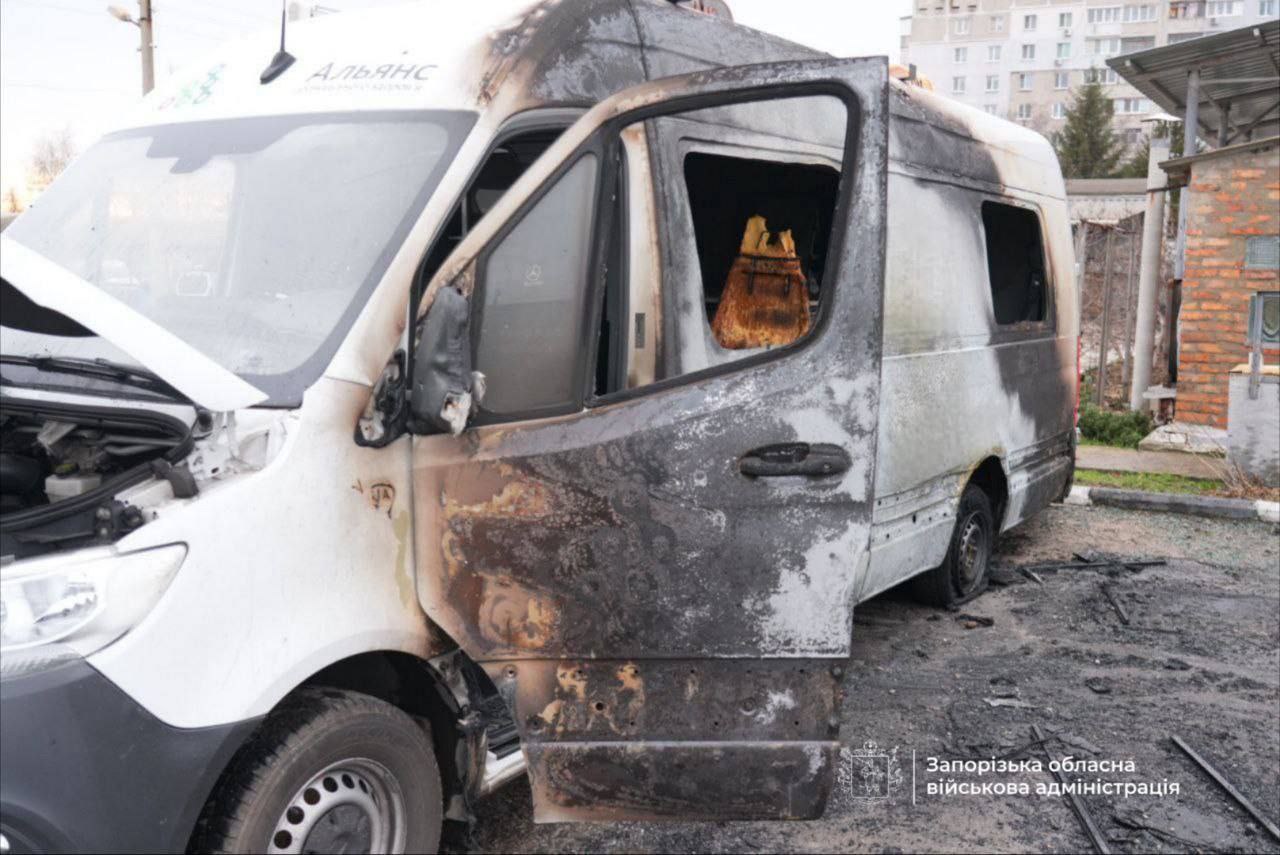 Наслідки авіаудару Запоріжжя. Фото: Запорізька ОВА