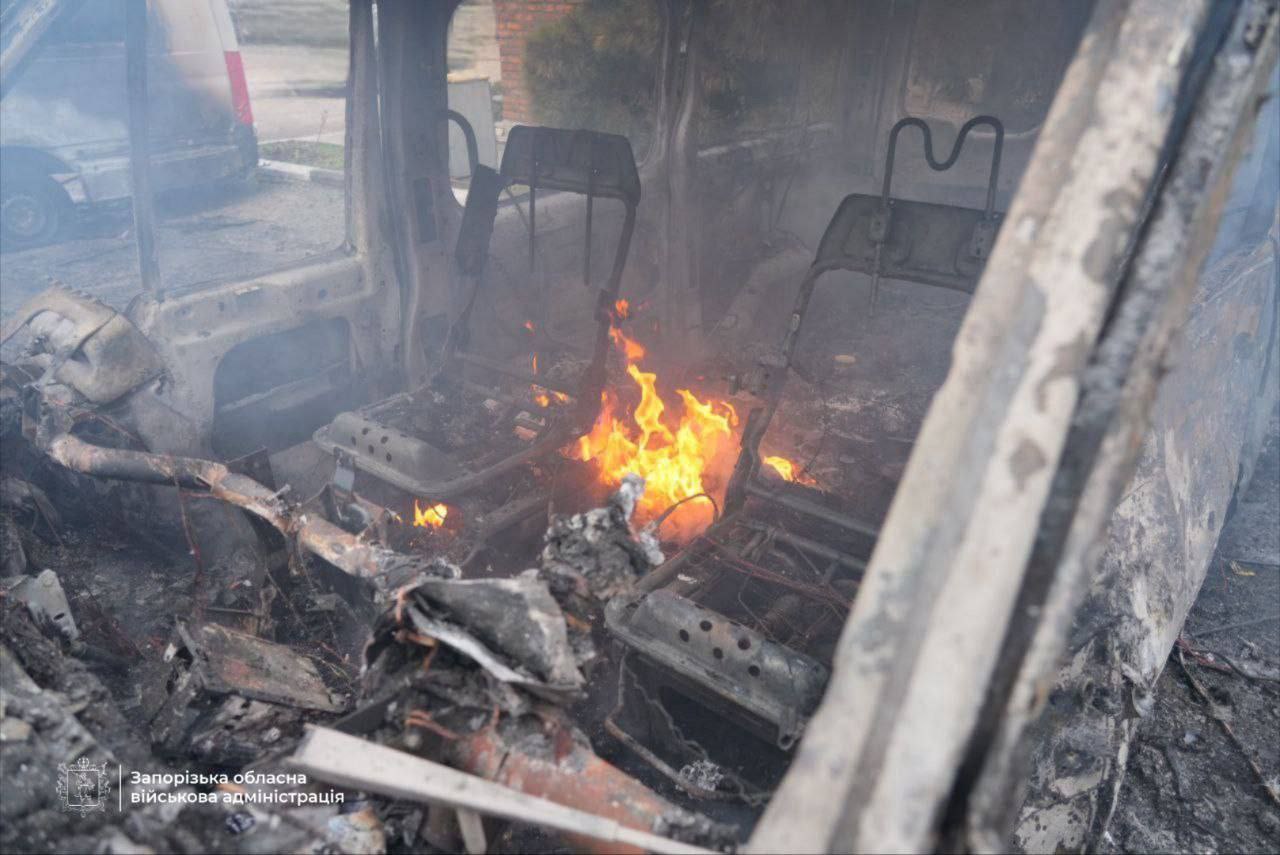 Наслідки авіаудару Запоріжжя. Фото: Запорізька ОВА