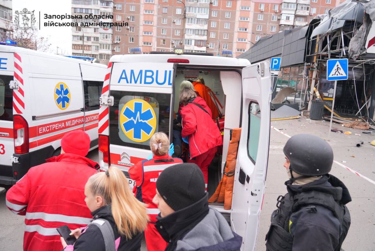 Працюють оперативні служби. Фото: Запорізька ОВА