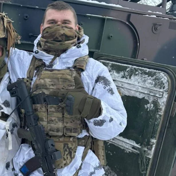 Дмитрий Ковальчук на передовой. Фото: hromadske