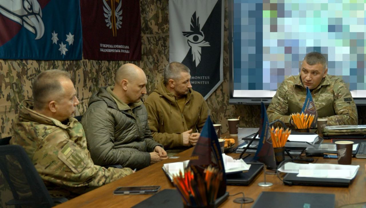 Сирський зустрівся з керівництвом «Азова» та 7-го корпусу ДШВ. Фото: 7 корпус ДШВ