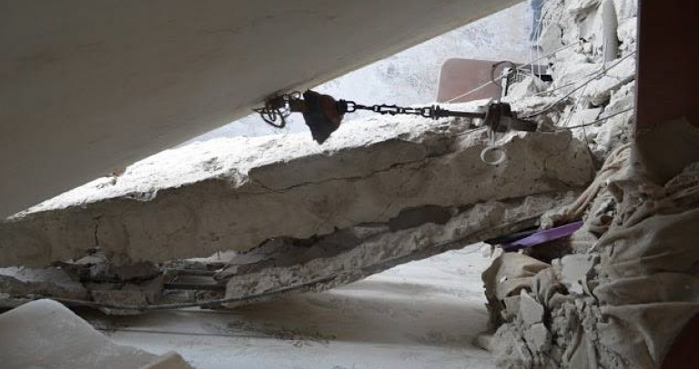 Последствия обстрела Ясиноватского района: «Дом сложился, как карточный, машина превратилась в груду металла»