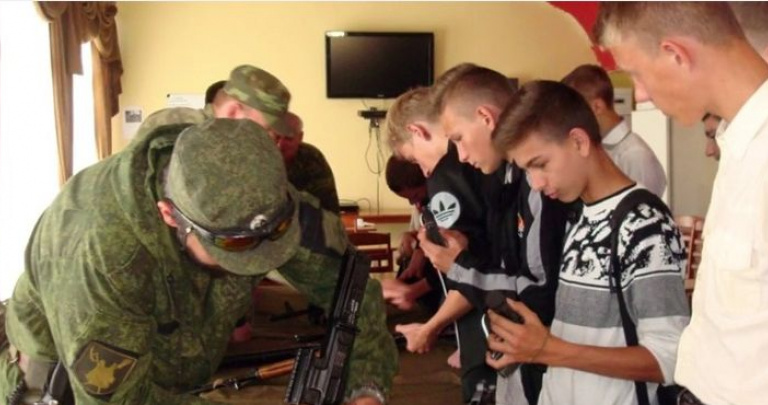 Главные новости Донбасса: Провокации в зоне АТО, судебный спор за храм и обучение школьников из ОРДО