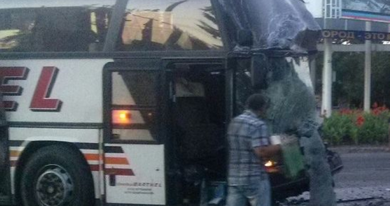 В Макеевке автобус столкнулся с грузовиком, есть пострадавшие