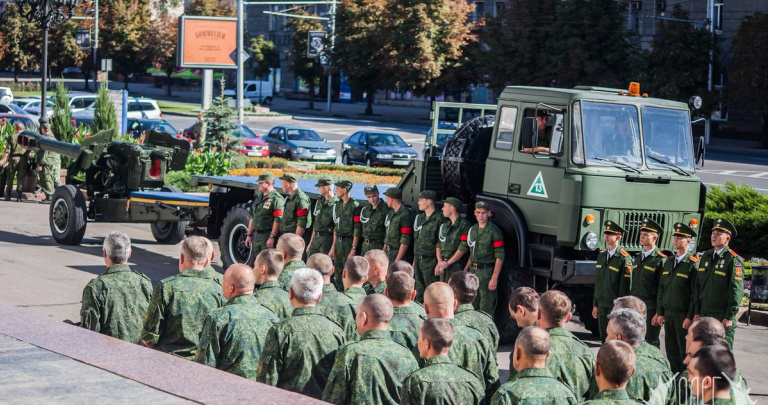 В Донецке на похороны командира «Кальмиуса» согнали военную технику и перекрыли дороги