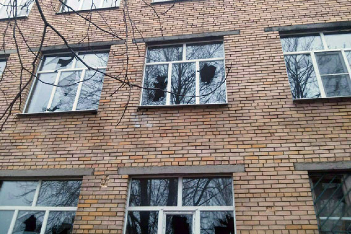 Полиция сообщила о повреждениях зданий из-за ночного обстрела Марьинки