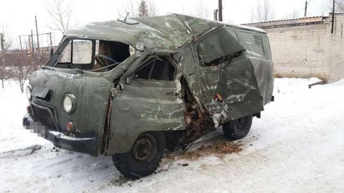 В Луганской области автомобиль военных столкнулся с автобусом