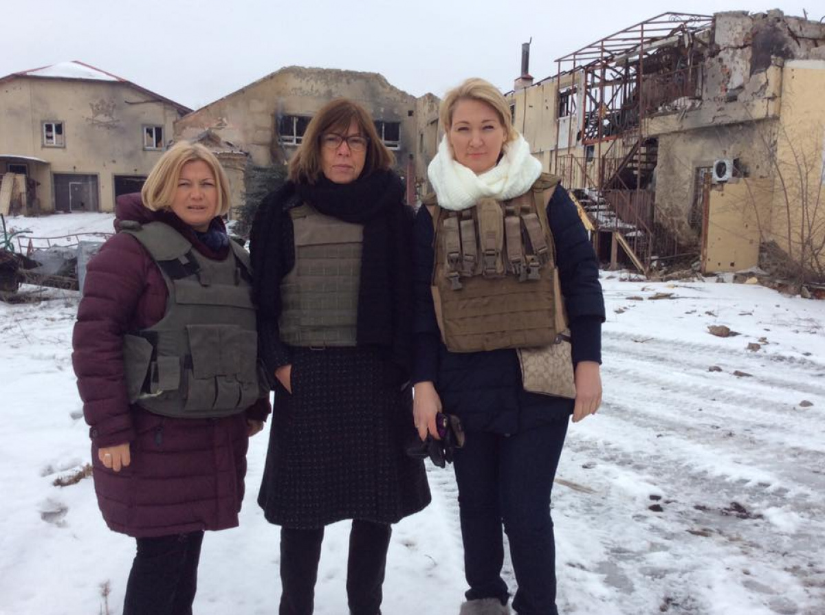 Евродепутат вместе с украинскими политиками посетила Авдеевку