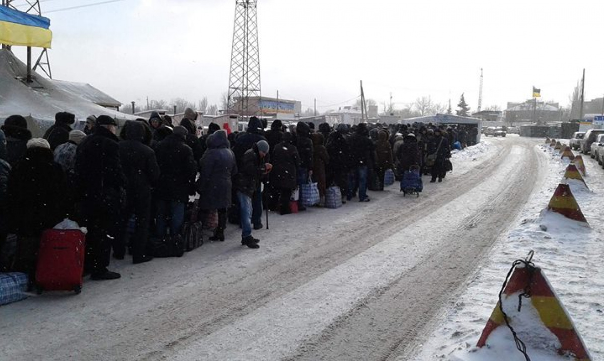 КПВВ «Майорское» пытаются пересечь 600 человек