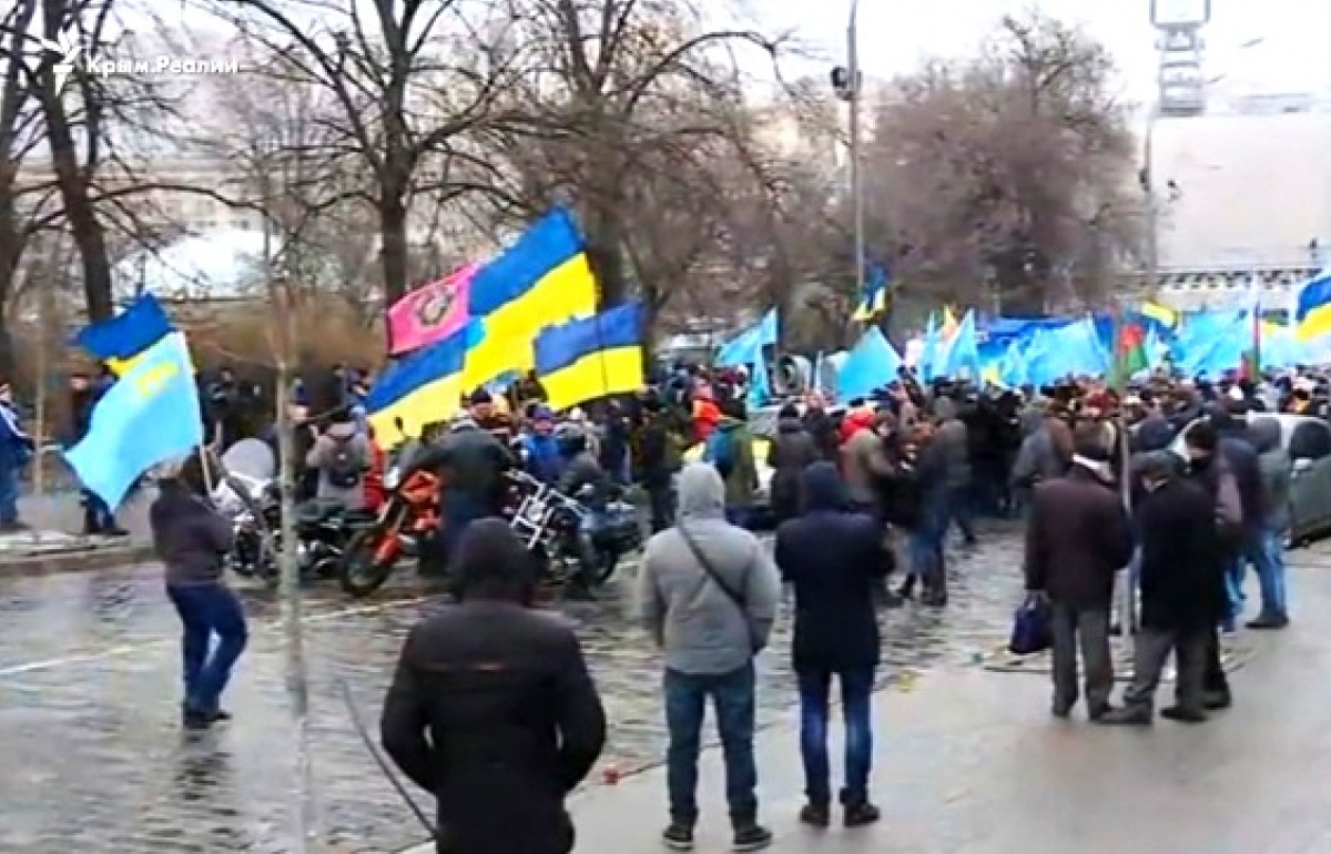 В Киеве проходит марш солидарности с крымскими татарами