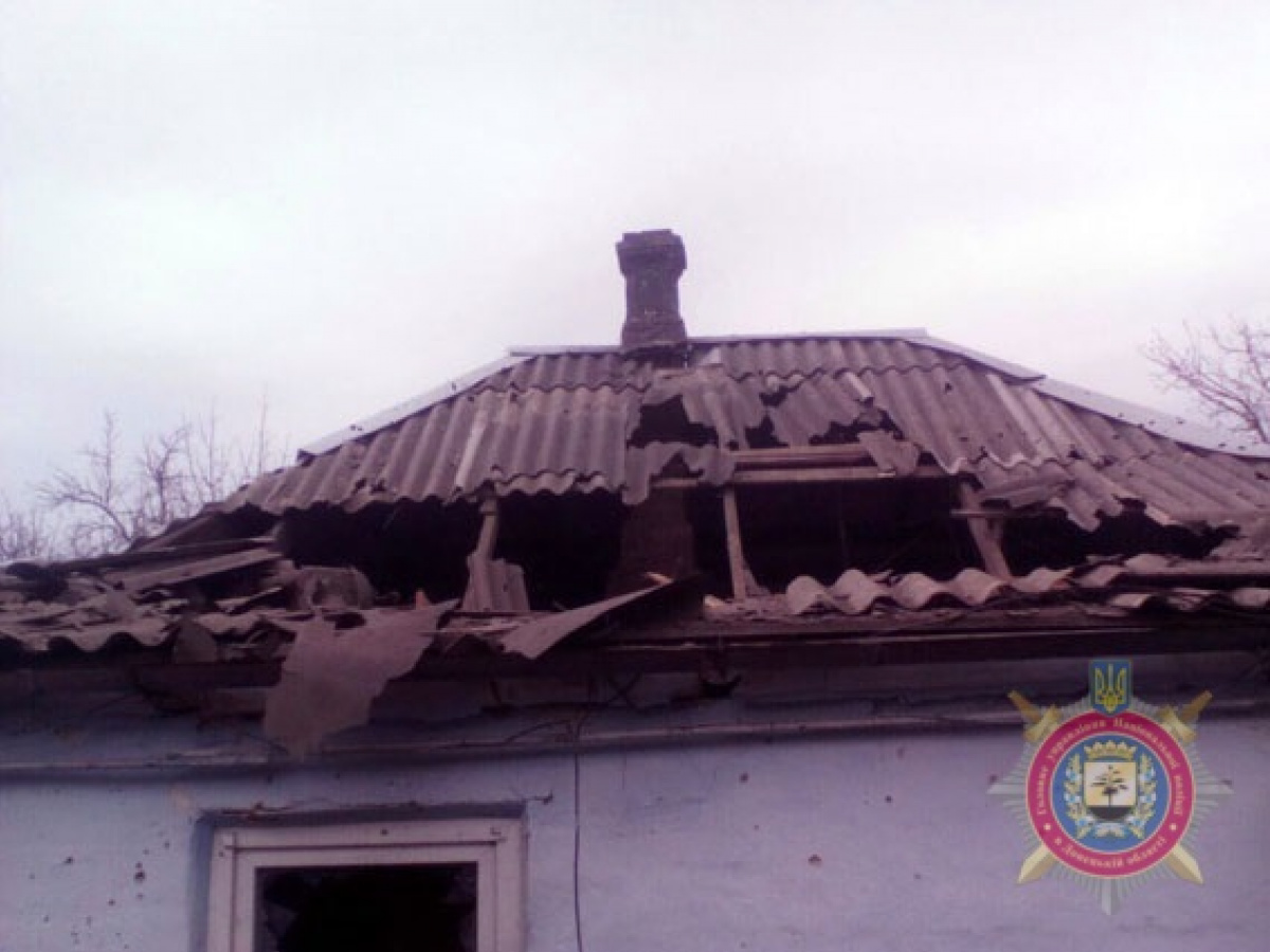 В результате обстрела в Красногоровке получили повреждения семь домов