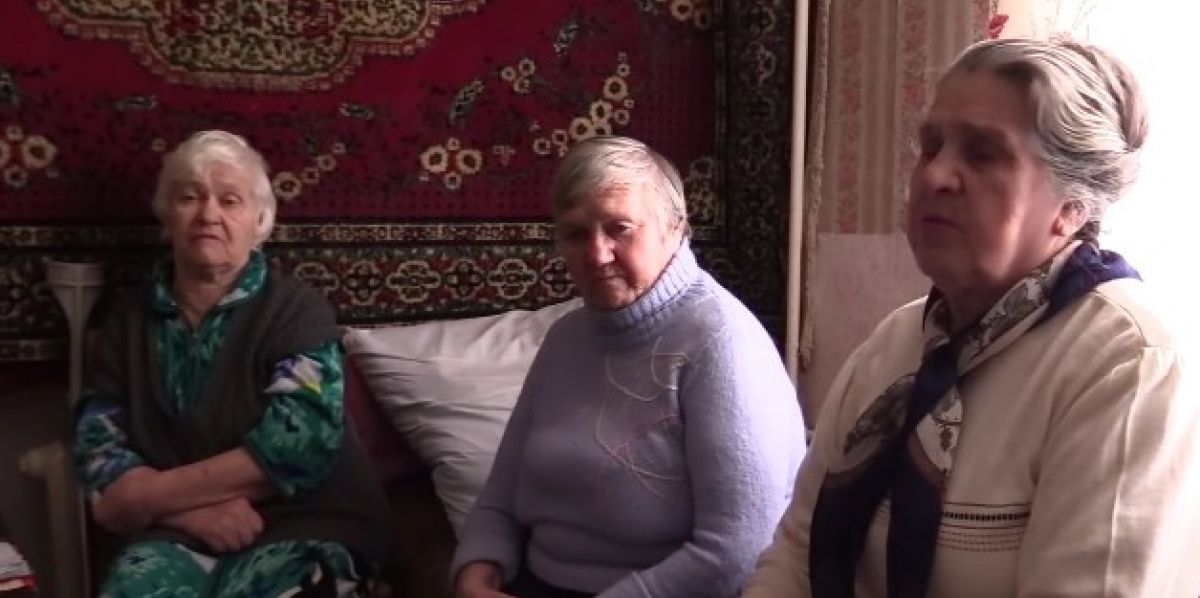 Чтобы выжить, пенсионерки из Широкино вместе арендуют квартиру в Мариуполе