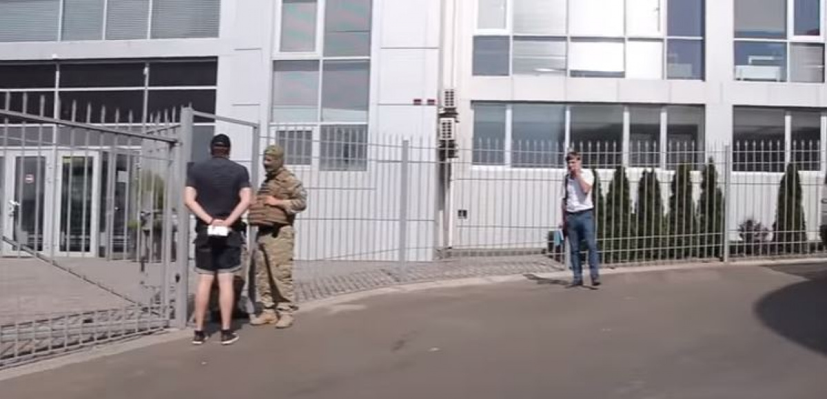 В Кривом Роге в здании, где расположен офис компании Ахметова, провели обыски