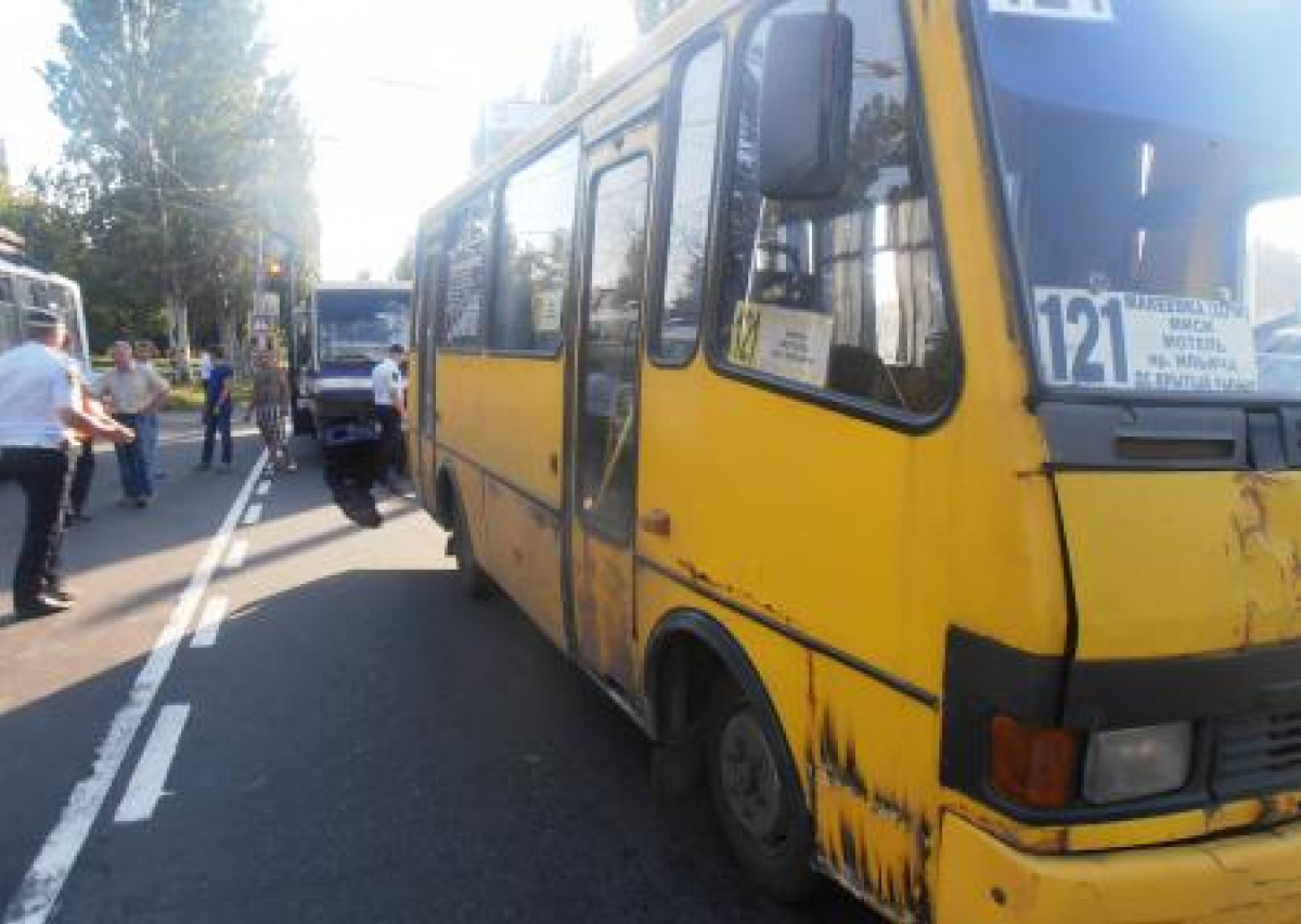 В Макеевке столкнулись два автобуса: 17 человек ранены