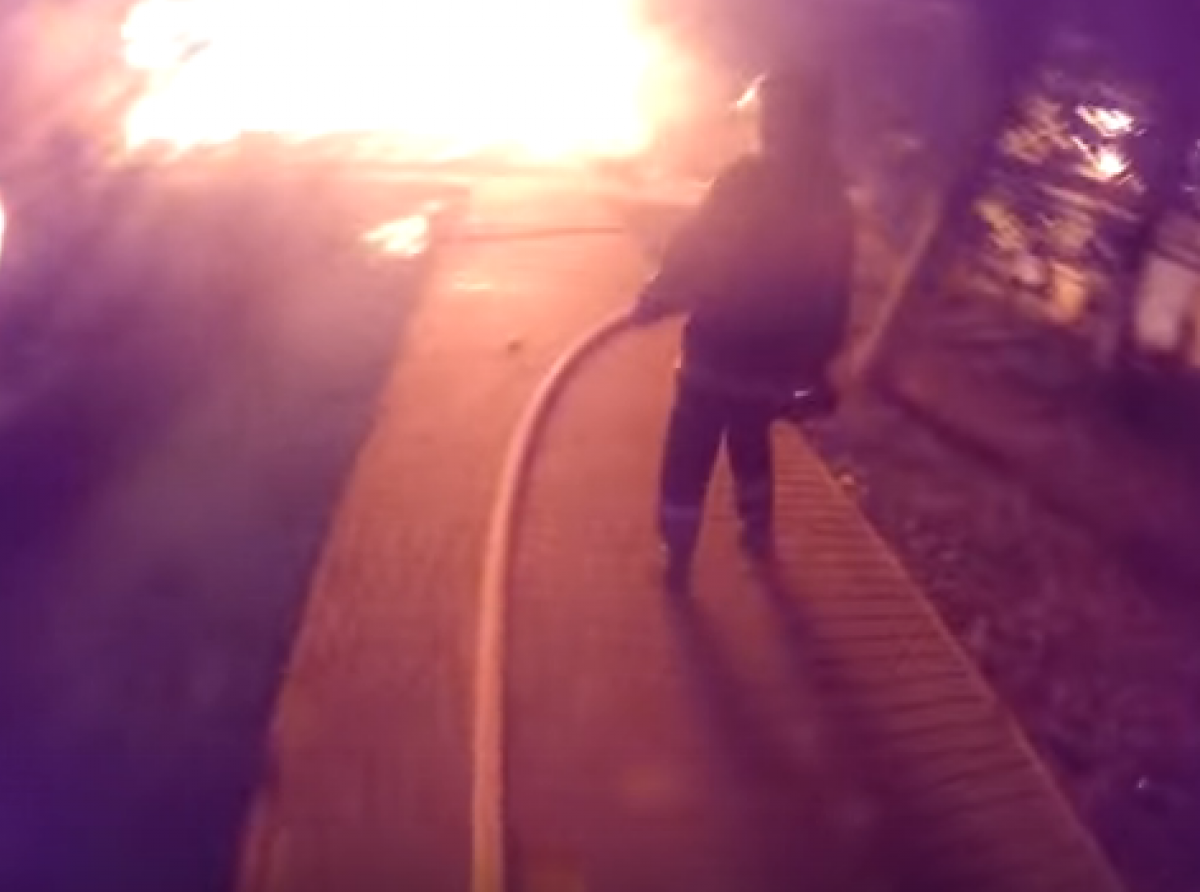 Появилось видео тушения пожара в детском лагере Одессы