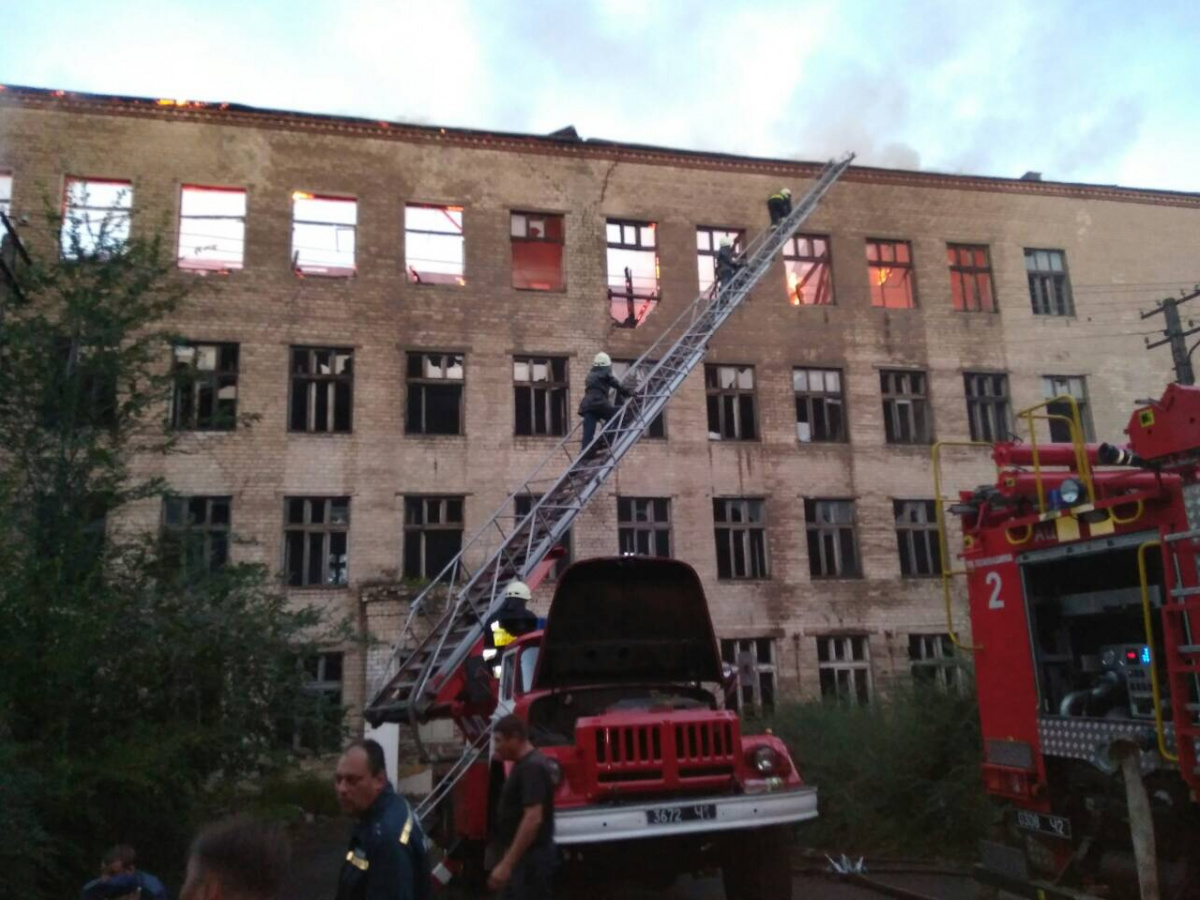 В Днепре горело здание детского центра