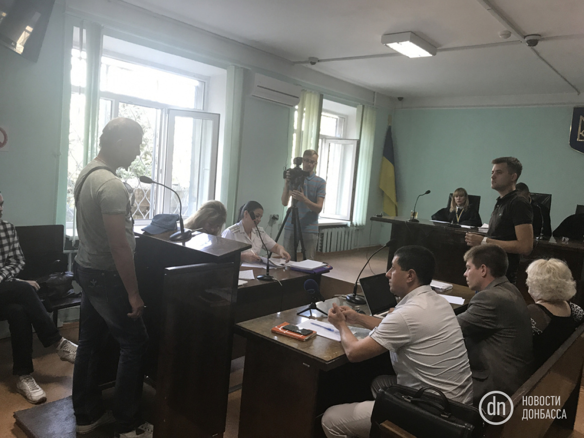 В суде свидетели заявили, что Штепа снимала флаг России со здания горсовета