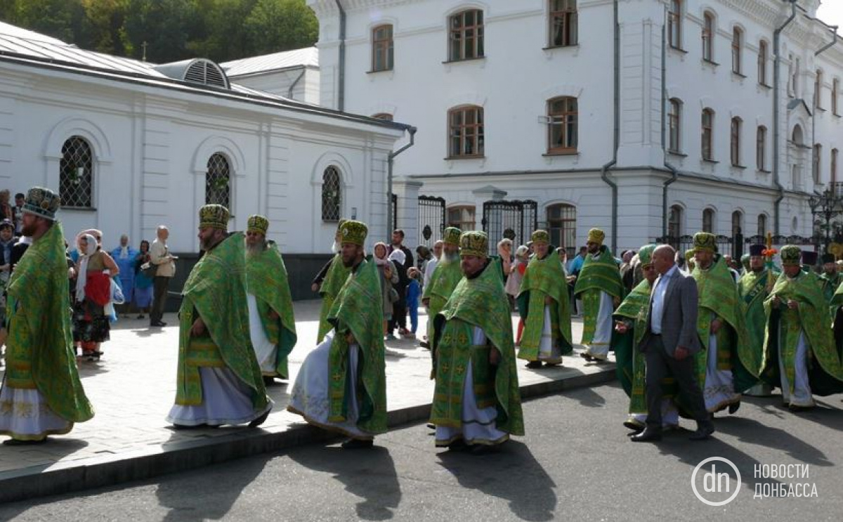 В Святогорской лавре празднуют 25-летие возрождения монашеской жизни