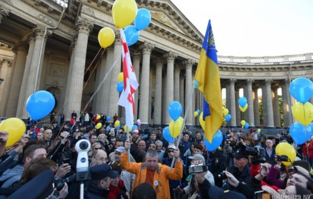 В Петербурге полиция блокирует Марш за мир с Украиной